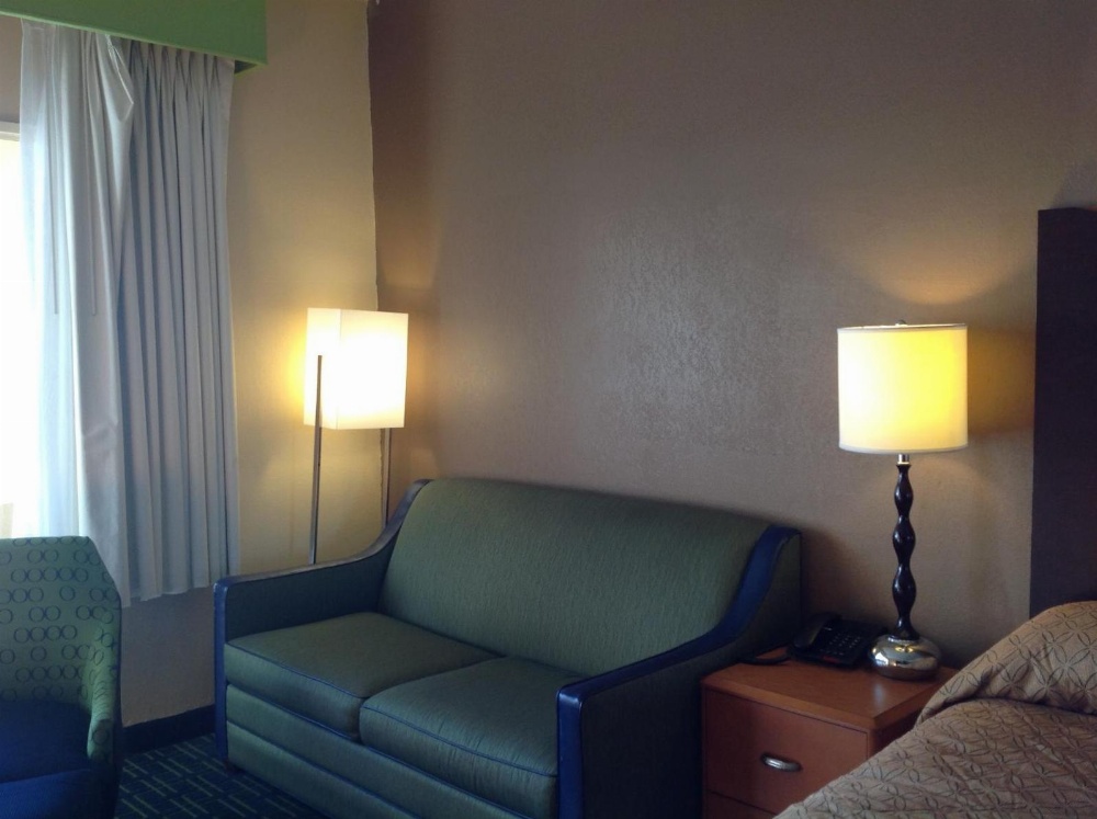 DIAMOND INN & SUITES