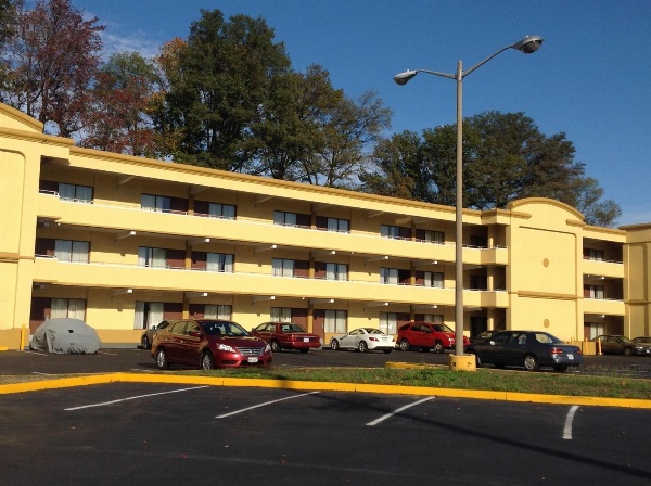 DIAMOND INN & SUITES image 1