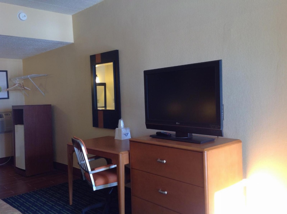 DIAMOND INN & SUITES